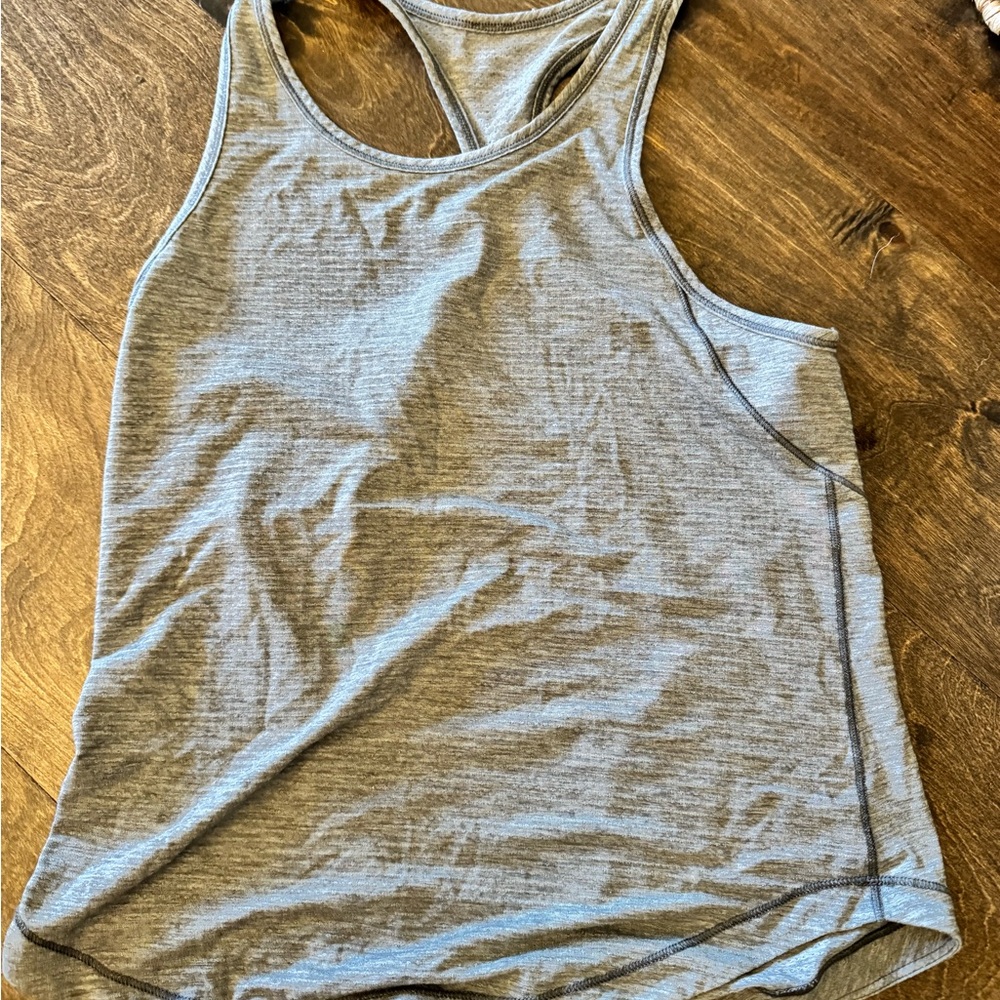 Lululemon workout tank size 4